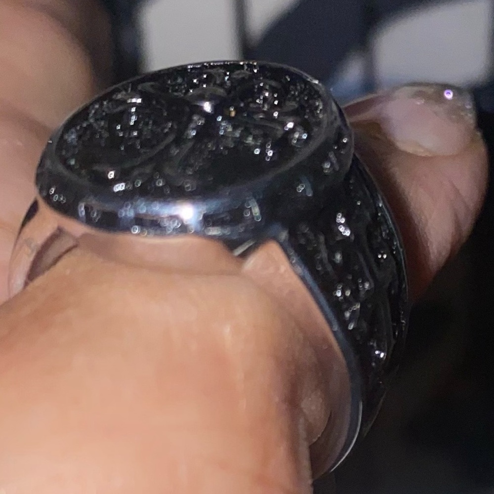 STAINLESS STEEL SILVER & BLACK CROSS OVAL RING - Picture 12 of 12